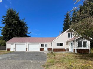 89 Michigan Ave NE, Bandon, OR 97411