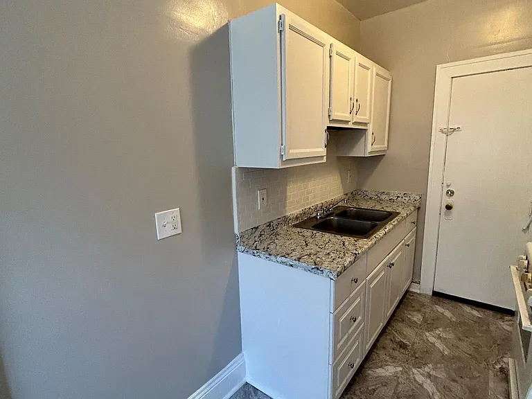 Highland Manor Apartments — Photo 12