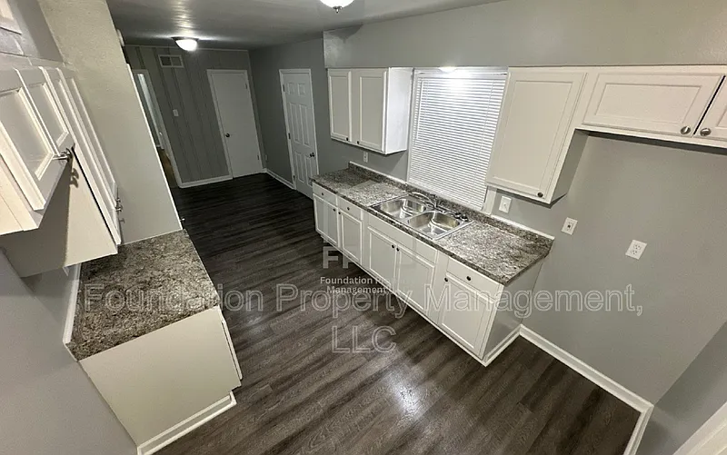 4 bed, 2.0 bath, 1716 sqft, $1,595 — Photo 4
