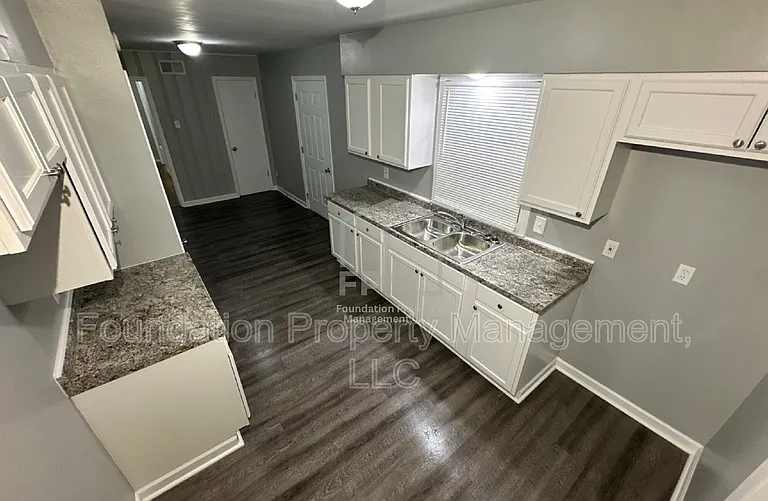 1617 Haywood Ave — Photo 4