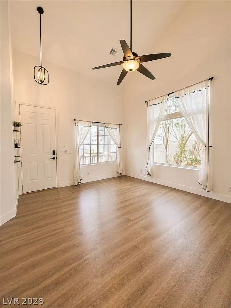 3 bed, 2.5 bath, 1605 sqft, $2,260 — Photo 3