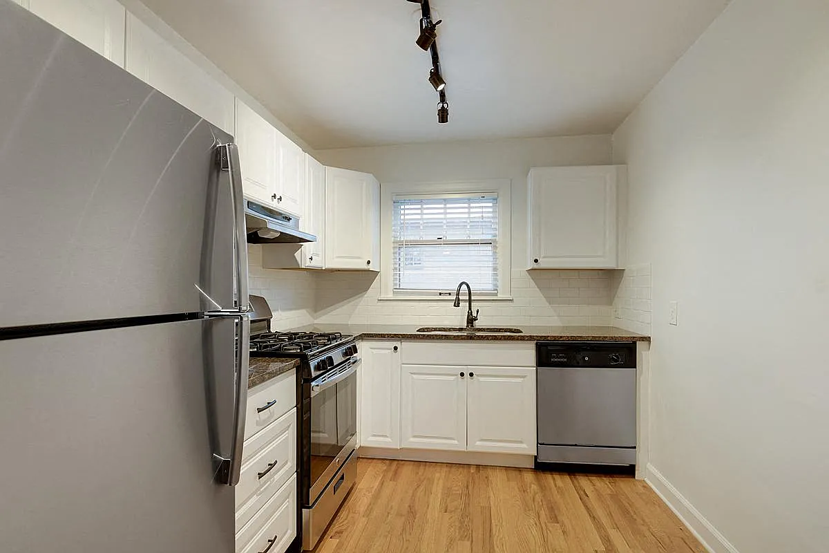 Eaton Apartments — Photo 2