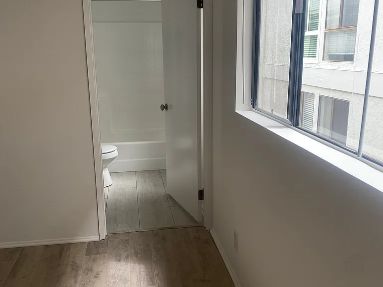 930 Venice Blvd #209 — Photo 15