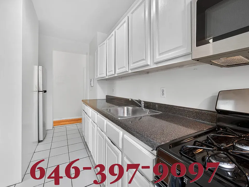 W 148th St
