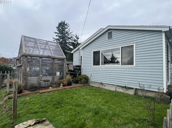 2108 Clark St, North Bend, OR 97459