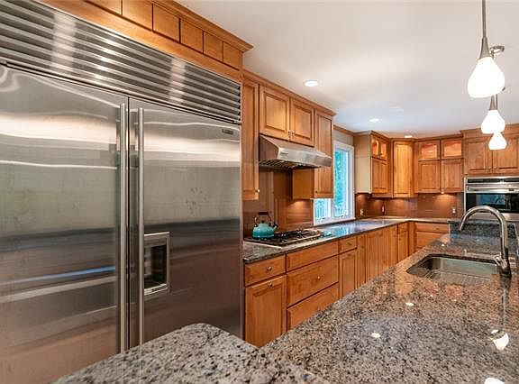 3rd image of 199 Meadow Ln
