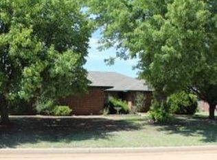 303 Ruby Rd, Elk City, OK 73644
