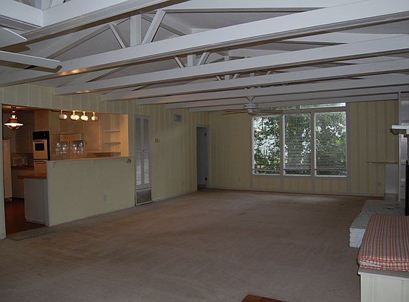 4th image of 108 Menendez Ave