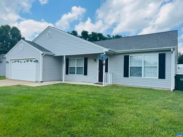 305 Greenwood Rd, Staunton, VA 24401