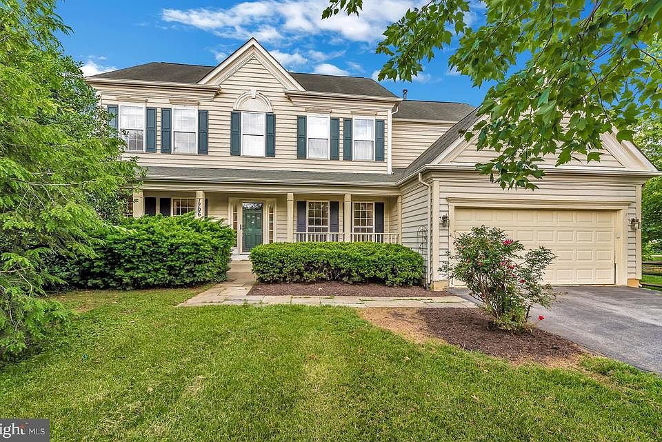 Welcome to 1706 Dearbought Court!