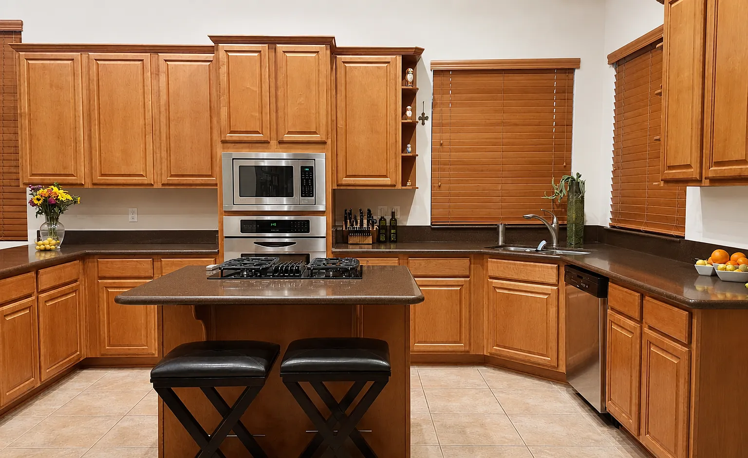 4 bed, 2.5 bath, 2866 sqft, $3,000 — Photo 2