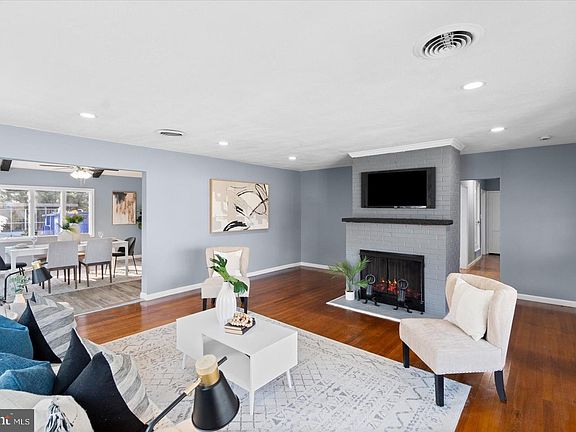 5th image of 2715 Waldor Dr