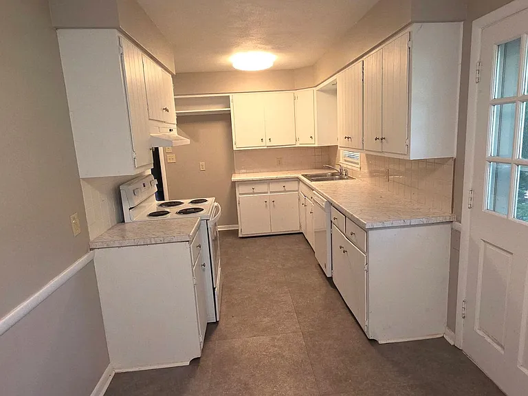 1441 S Barnes Ave — Photo 9