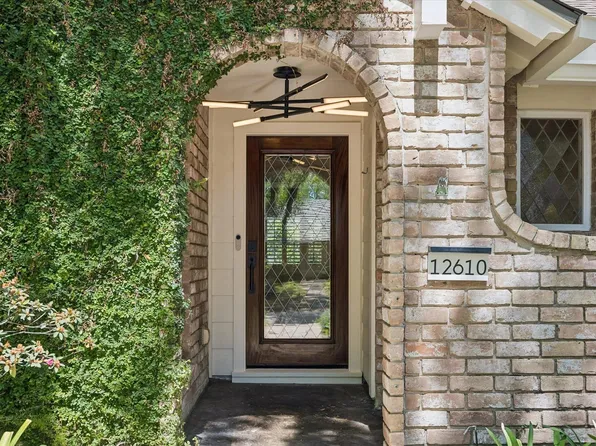 12610 Trail Hollow Dr, Houston, TX 77024