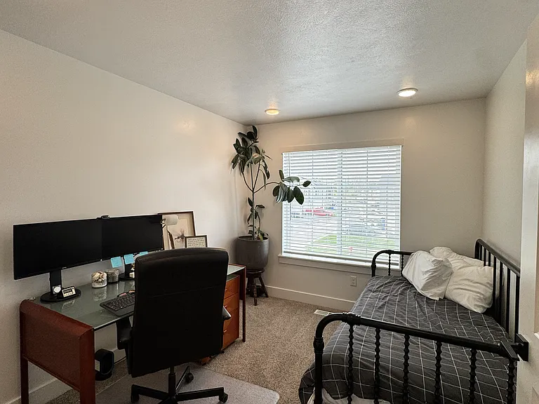 355 W 3085 S — Photo 38