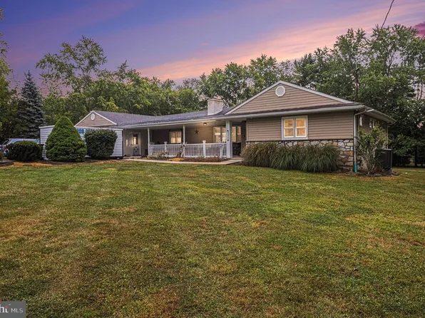 1542 N Trooper Rd, Norristown, PA 19403