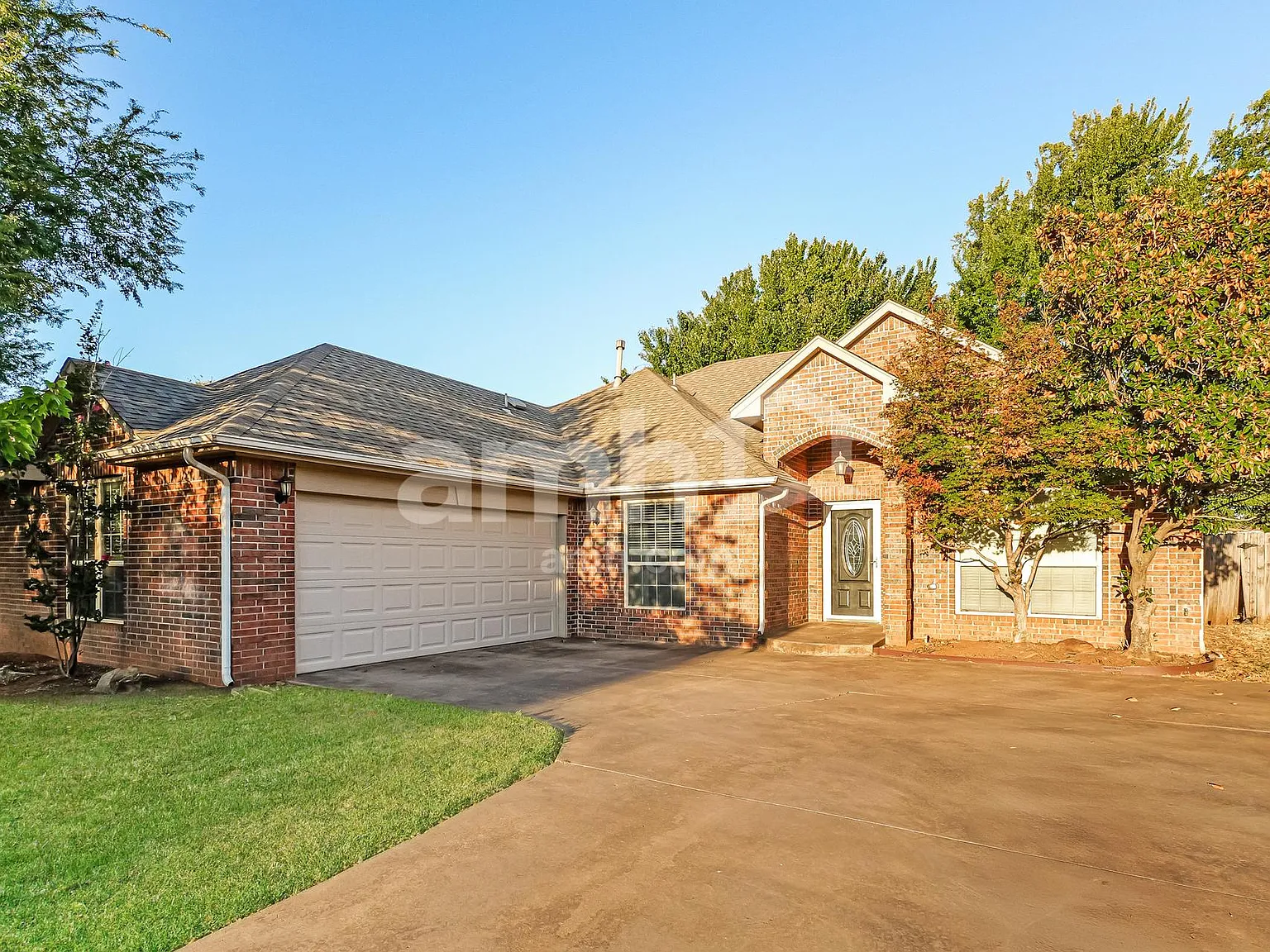 3 bed, 2.0 bath, 1931 sqft, $2,010 — Photo 1