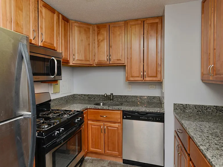 2030 N Adams St — Photo 6