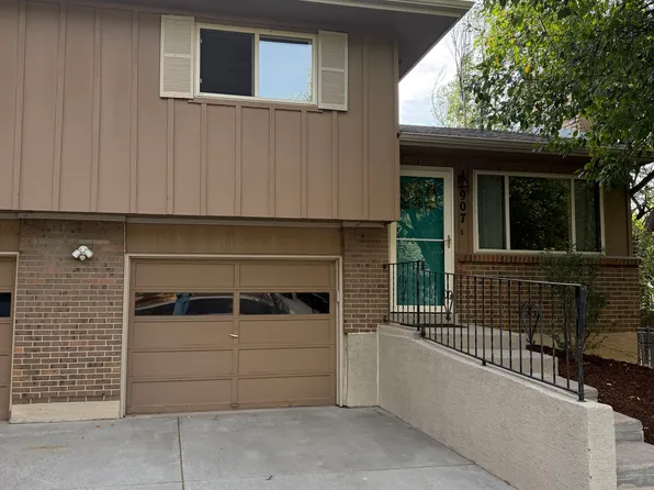 907 Pioneer Ln, Colorado Springs, CO 80904
