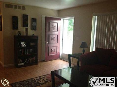 6805 Cade- Foyer.JPG