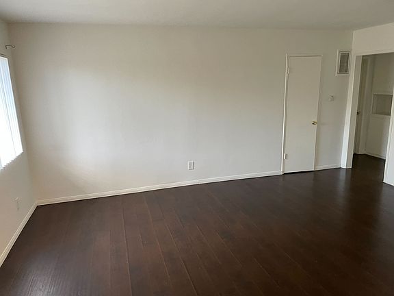 3rd image of 3355 S Canfield Ave APT 11