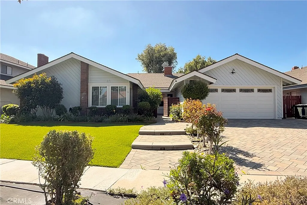 4 bed, 2541 sqft, $5,750 — Photo 2