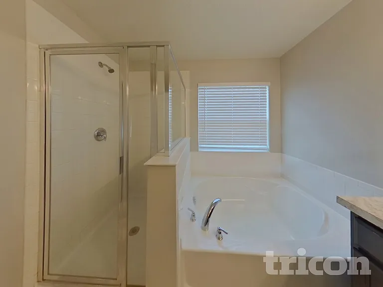 2244 Gladiolus Ln — Photo 9