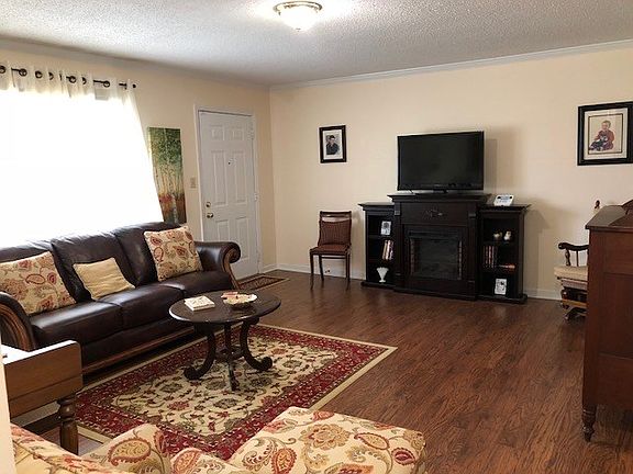 2nd image of 212 Country Club Ln