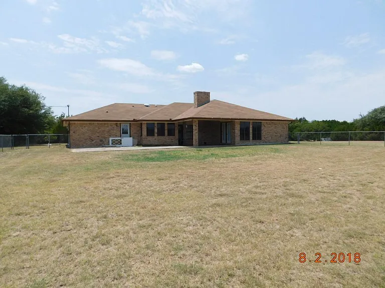 2315 E Highway 190 — Photo 48