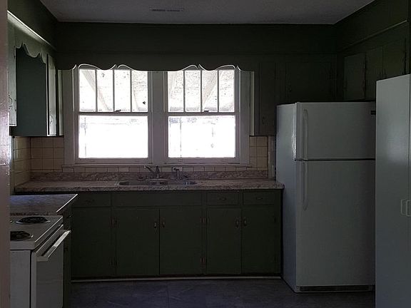 New ceramic tile kitchen floors, refinshed cabinets, new cou