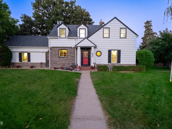 822 2nd Ave E, Williston, ND 58801