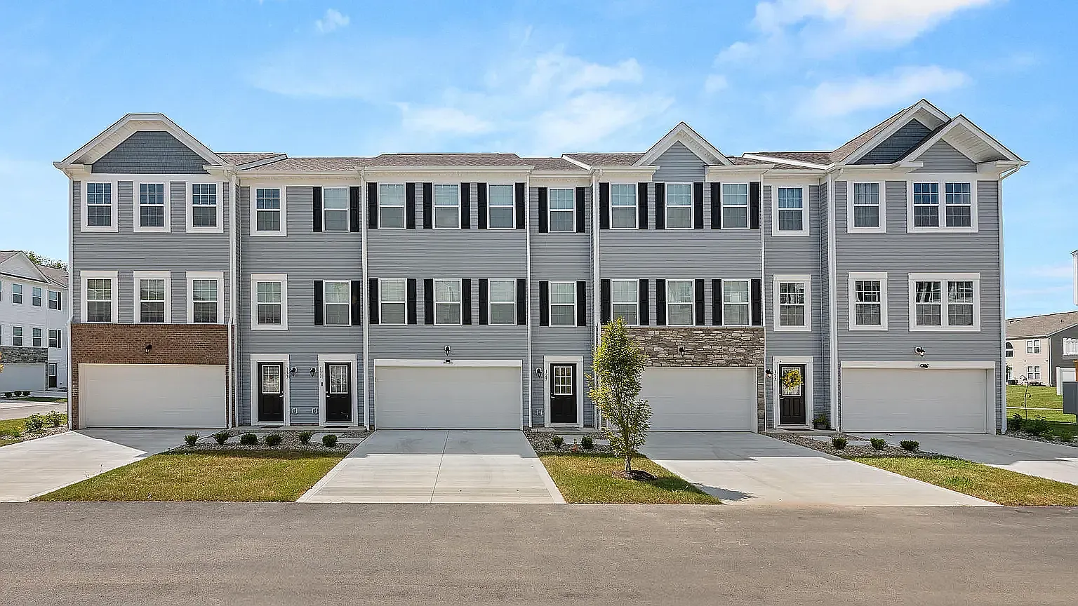 3 bed, 1565 sqft, $2,339 — Photo 1
