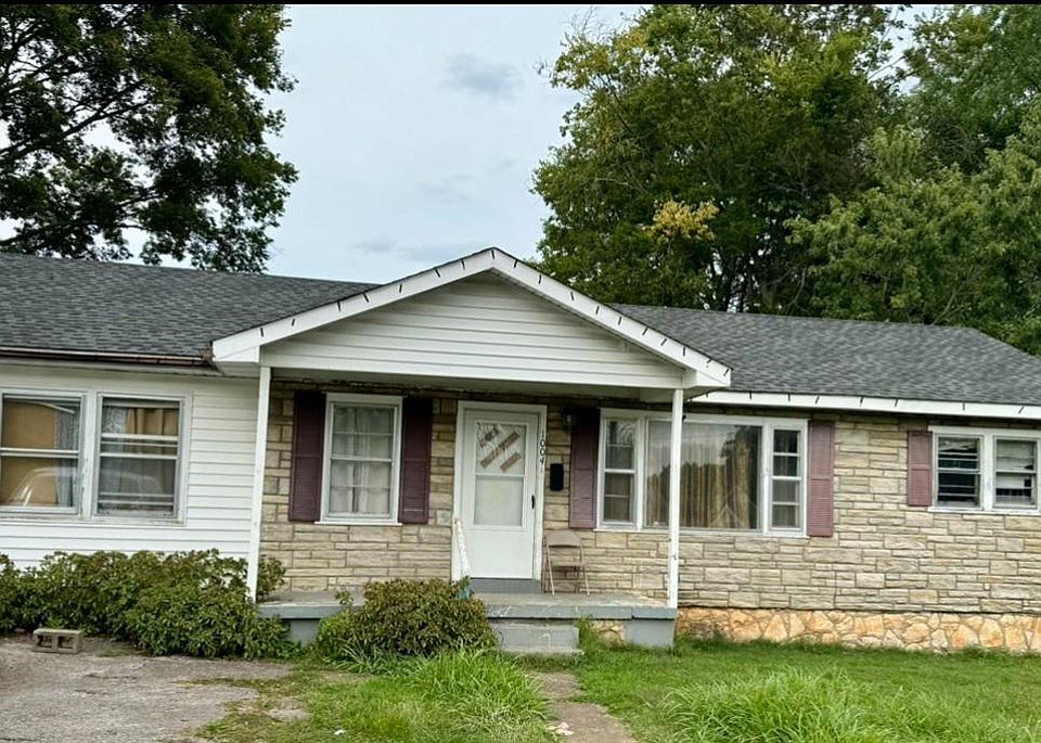 1st image of 1004 McElroy Way