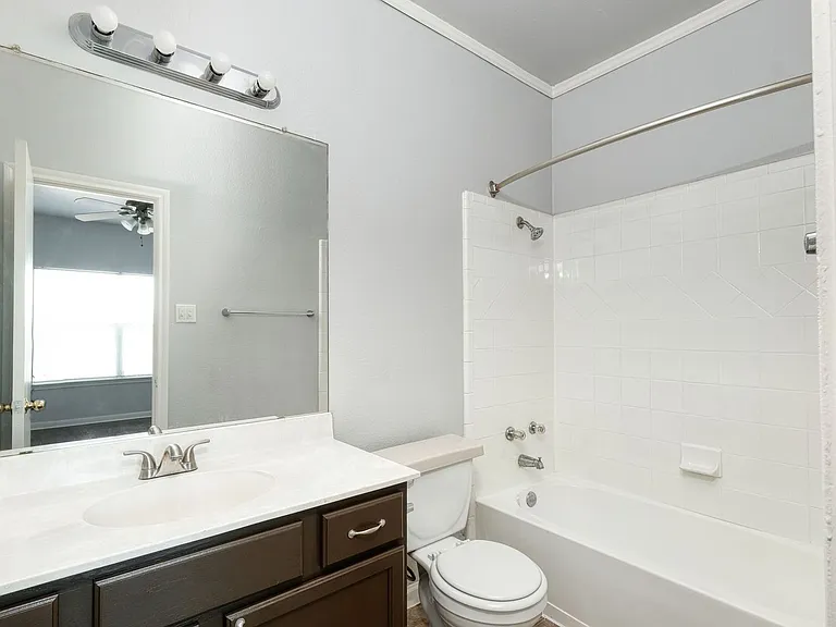2802 Southampton Way — Photo 8