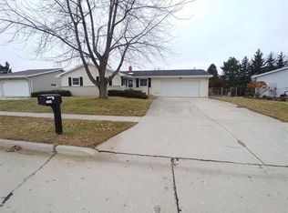 1414 Lee Cir, Manitowoc, WI 54220