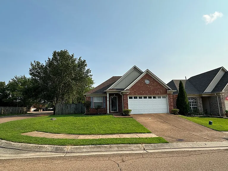 1098 Breezy Valley Dr — Photo 2