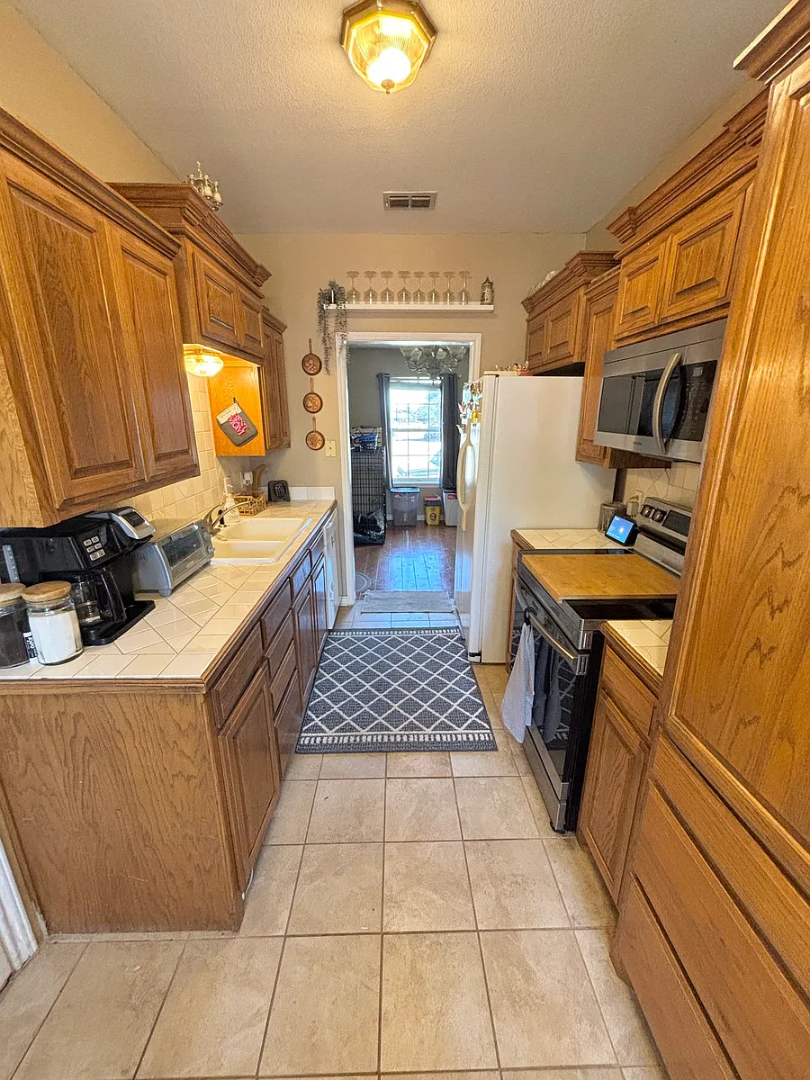 Building Photo - 8041 Bonnie Cir