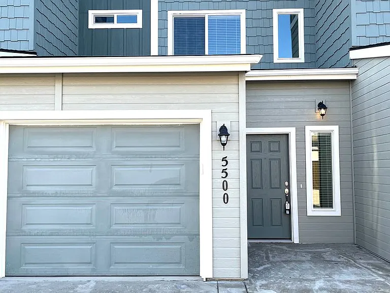 5500 Cherry Ln — Photo 2