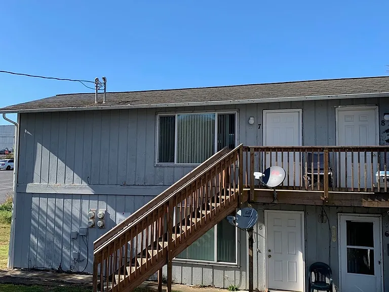 322 SW 10th St — Photo 1