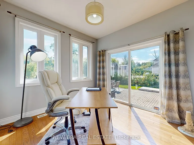 1031 Lake Dr N #UPPER — Photo 12