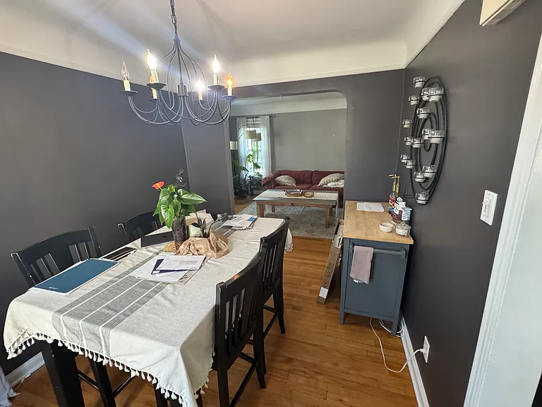 1642 Oxford Rd — Photo 4