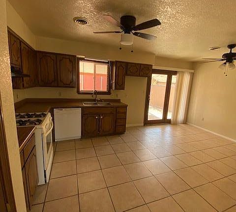 3rd image of 3916 Wilshire Dr