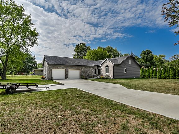 3rd image of 4050 Knollton Rd