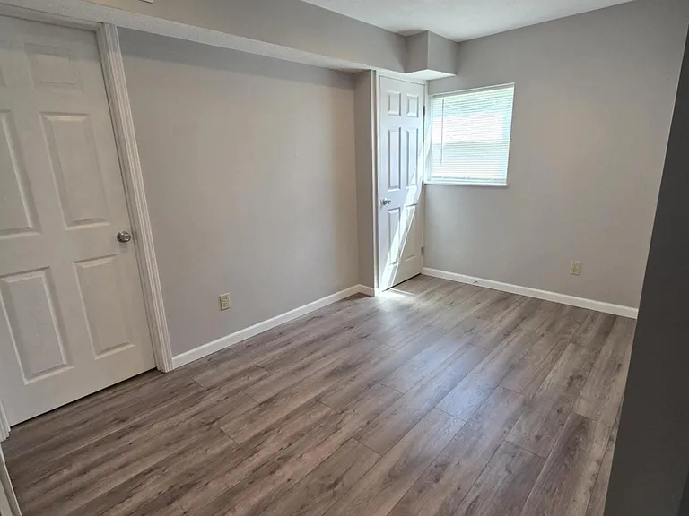 Extra Room off of Kitchen (Dining Room, Office)