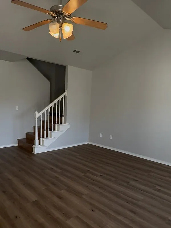 3 bed, 2.0 bath, 1236 sqft, $1,300 — Photo 2