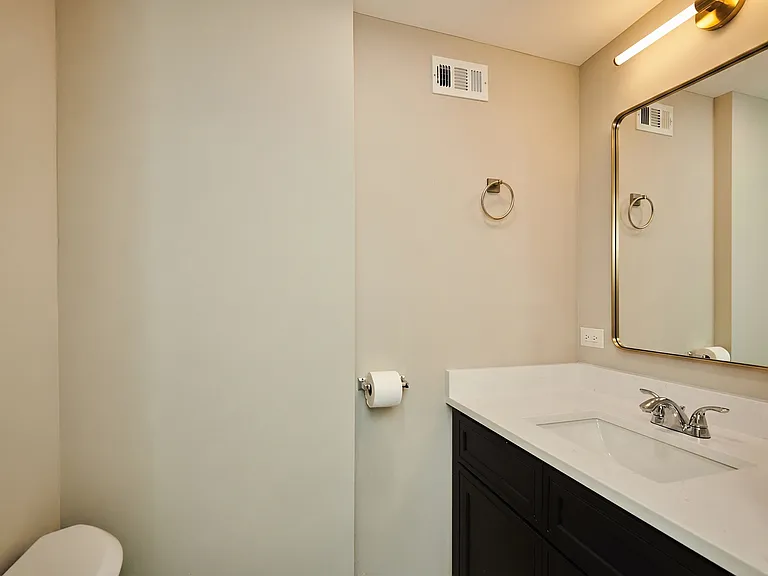 7074 N Ridge Blvd #1E — Photo 12