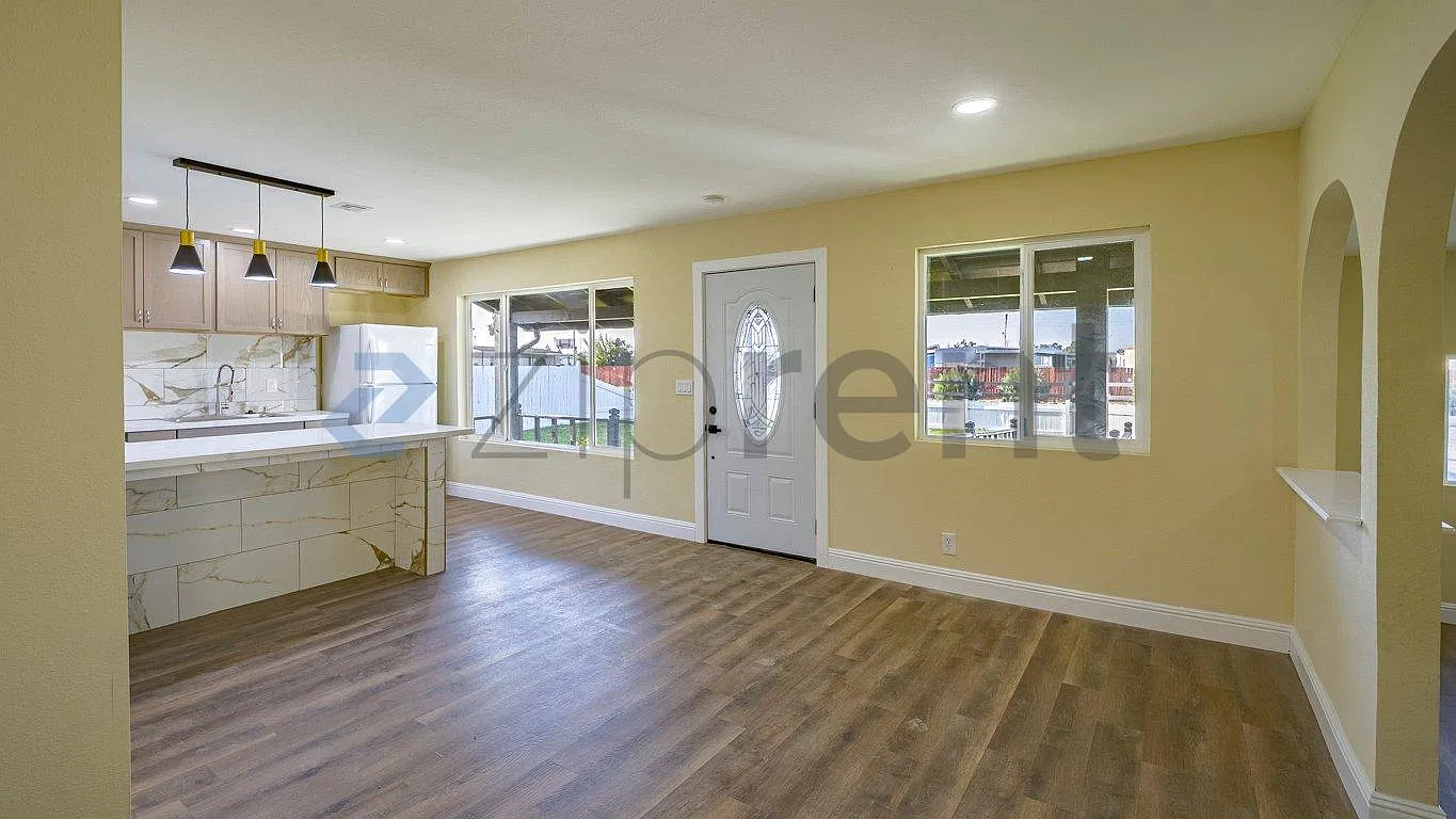 3 bed, 956 sqft, $3,000 — Photo 4