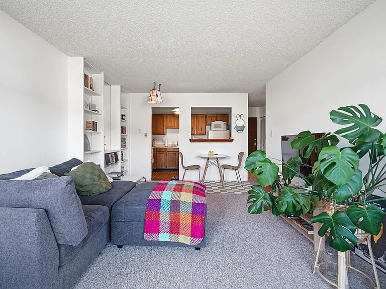 2475 York Ave #305 — Photo 6