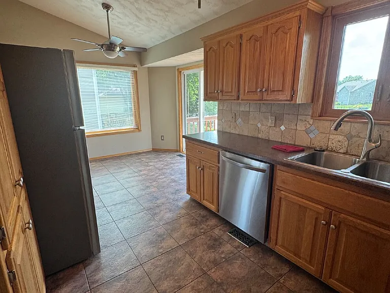 2126 E Country View Dr — Photo 8