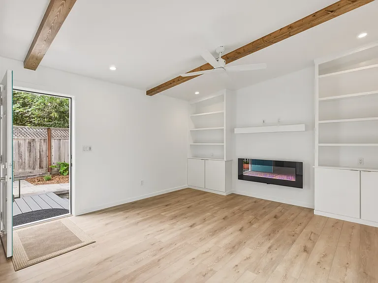 1182 Jewell Ave — Photo 4